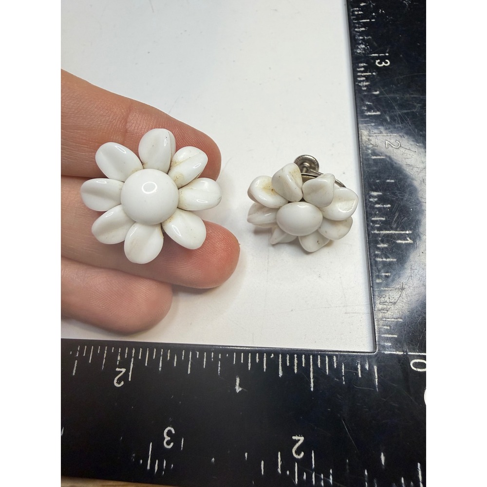 Vintage Western Germany Milk Glass Daisy Flower Screw Back Earrings White MidMod